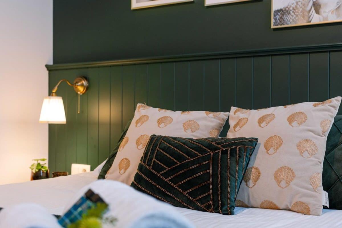 Huswell - Stylish In The Heart Of