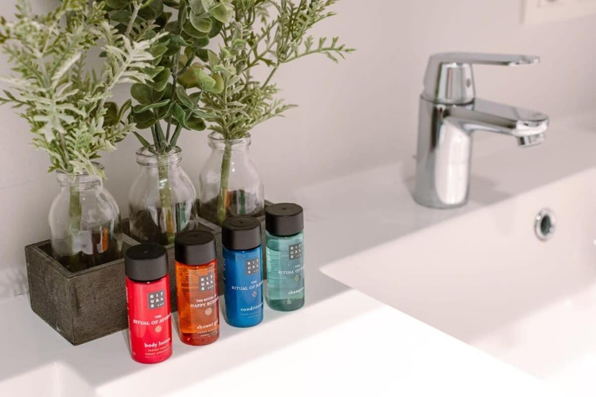 Huswell - Stylish In The Heart Of * Brujas